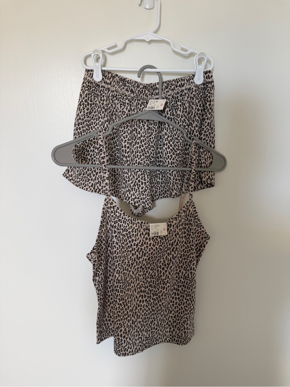 Brand New Women’s Victoria Secret Cheetah Print Pajama Set